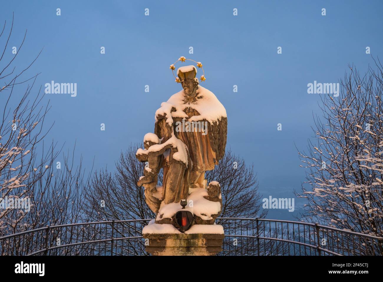 Statue de Saint Jean de Nepomuk ou de John Nepomucene à Sonntagberg, Mostviertel, Basse-Autriche par un artiste anonyme du min XVIIIe siècle. Banque D'Images