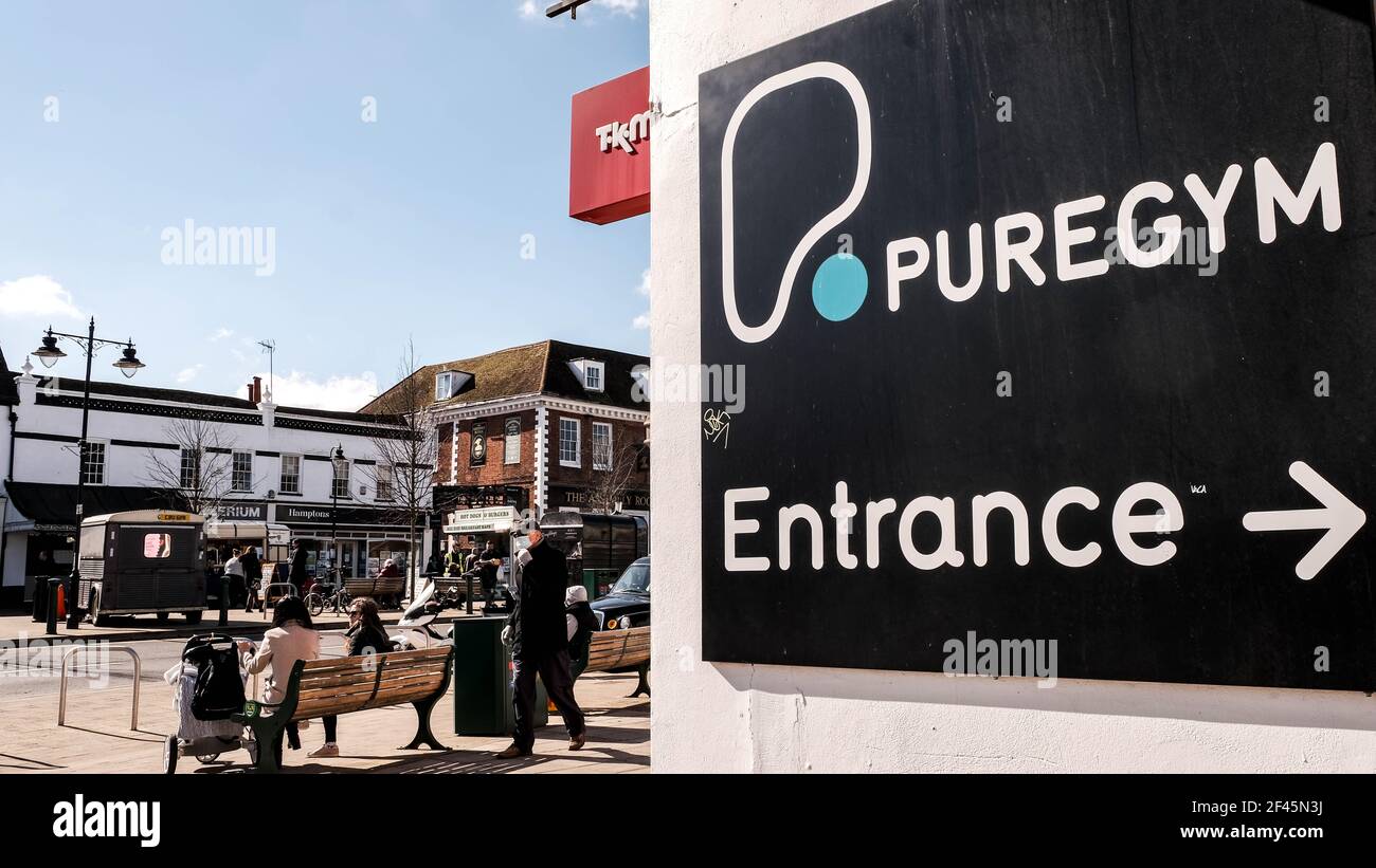 Londres, Royaume-Uni, mars 19 2021, le centre de fitness Pure Gym est fermé pendant le verrouillage du coronavirus Covid-19 Banque D'Images