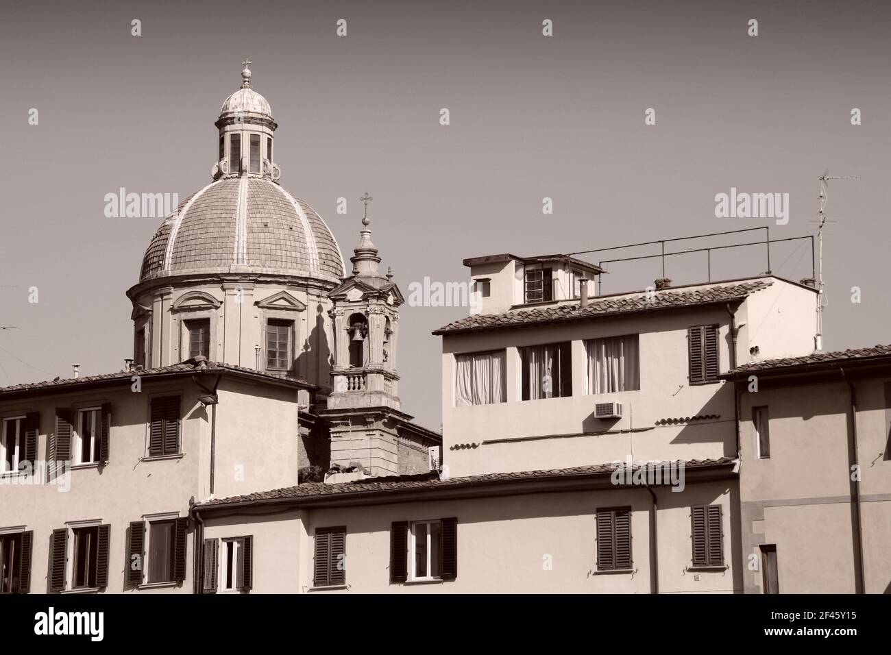 San Frediano à Cestello, une église dans la section Oltrarno de Florence, Toscane, Italie. Ton sépia : style rétro monochrome. Banque D'Images
