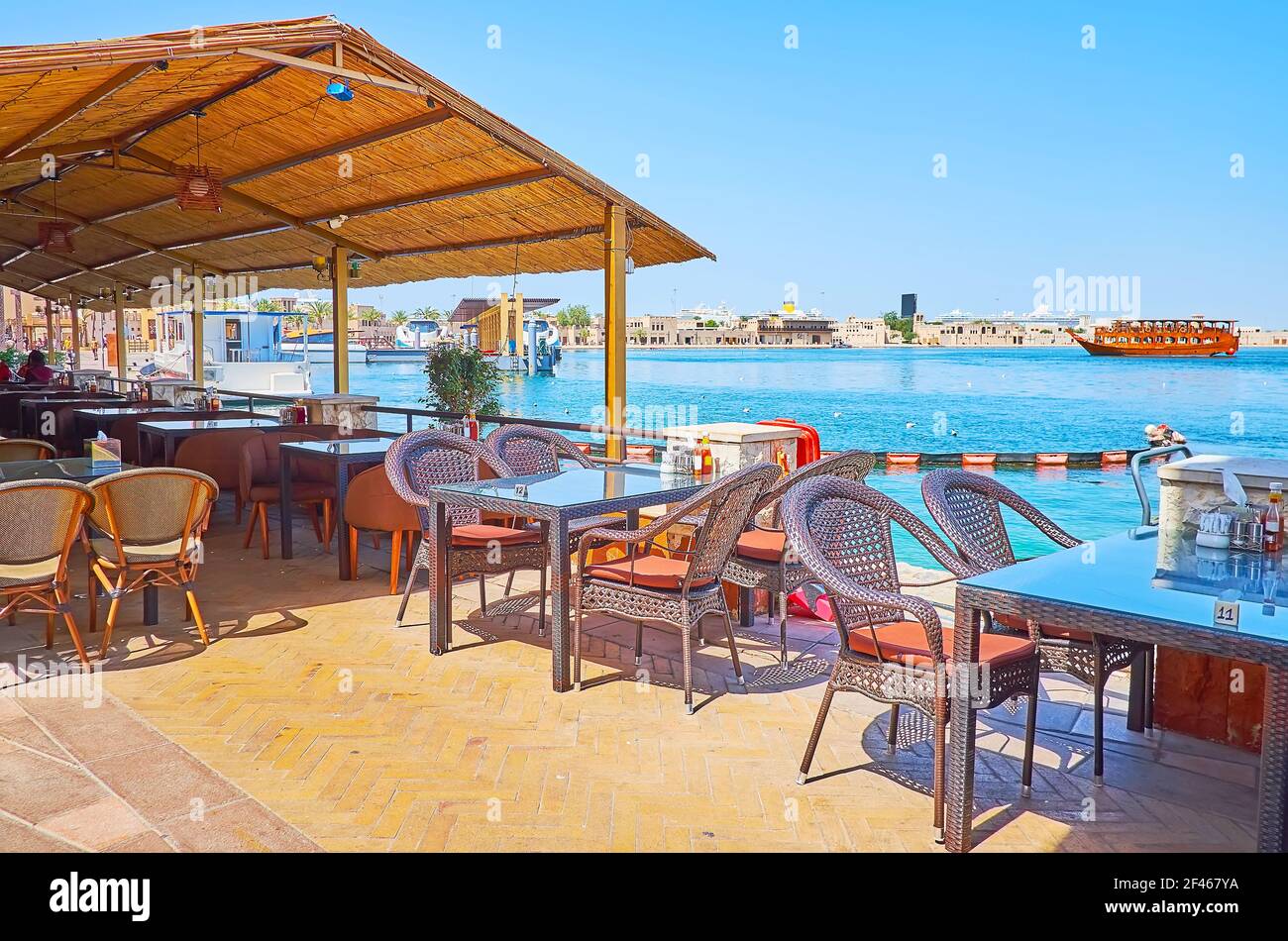 Dubai Creek est un endroit agréable pour visiter un restaurant, un café ou un café, ce restaurant extérieur est situé à la BU Dubai, Émirats Arabes Unis Banque D'Images