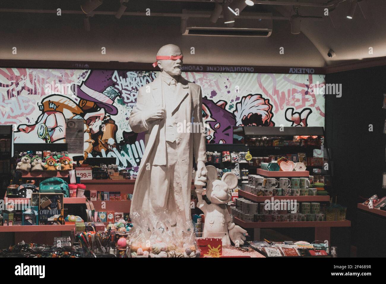 Monument Lénine Mickey Mouse Cartoon Histoire contemporaine des boutiques d'art Banque D'Images