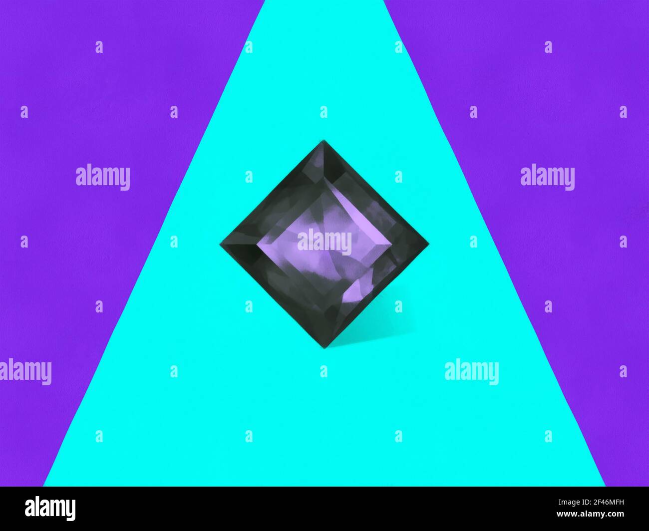 Cristal noir sur fond triangulaire. Violet et turquoise. Travail artistique Banque D'Images