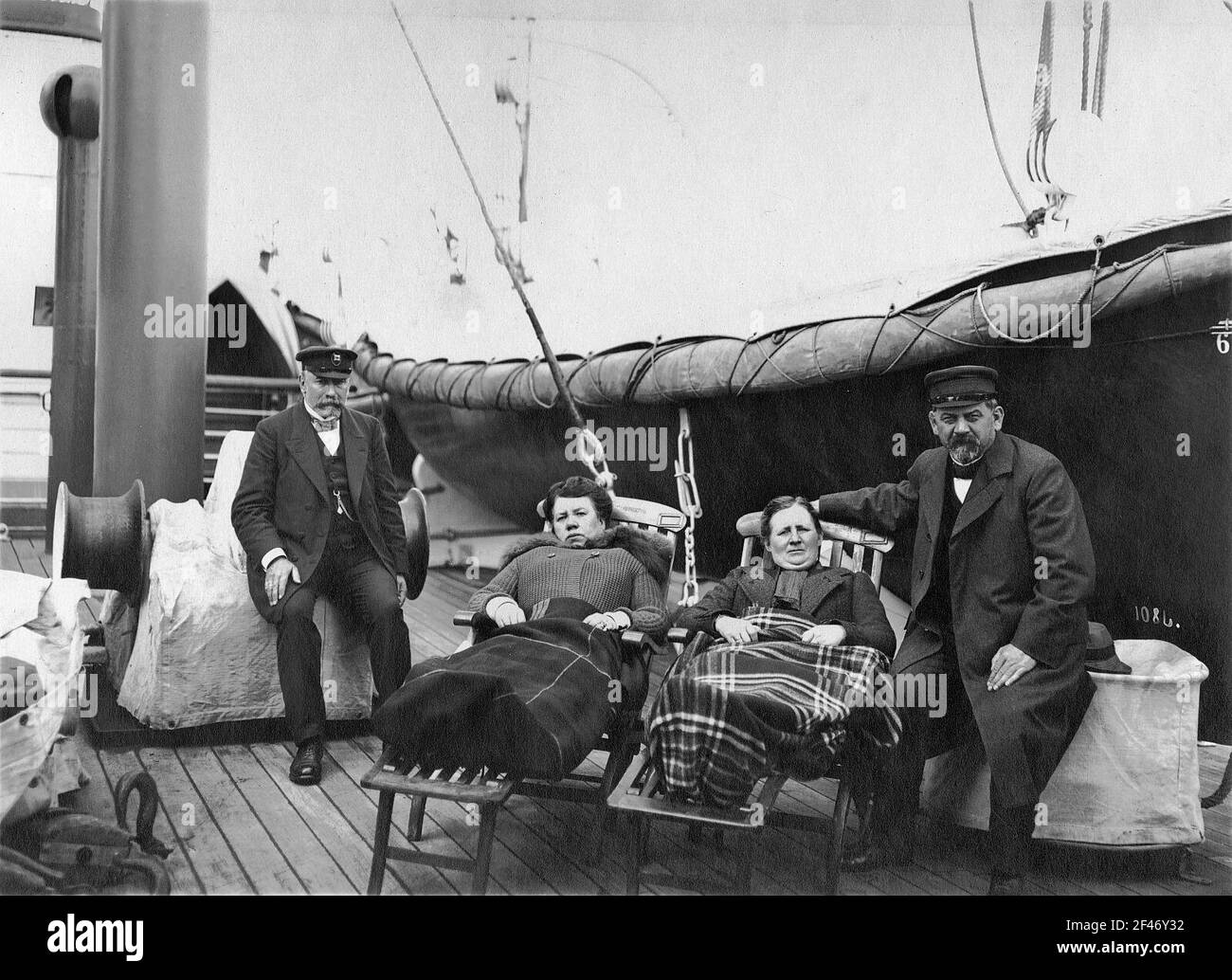 Prises de vue intégrées. Les touristes sur le pont de promenade d'un bateau à vapeur de passagers, devinez. Victoria Luise touristes sur le pont de promenade d'un paquebot, devinez. Victoria Luise Banque D'Images