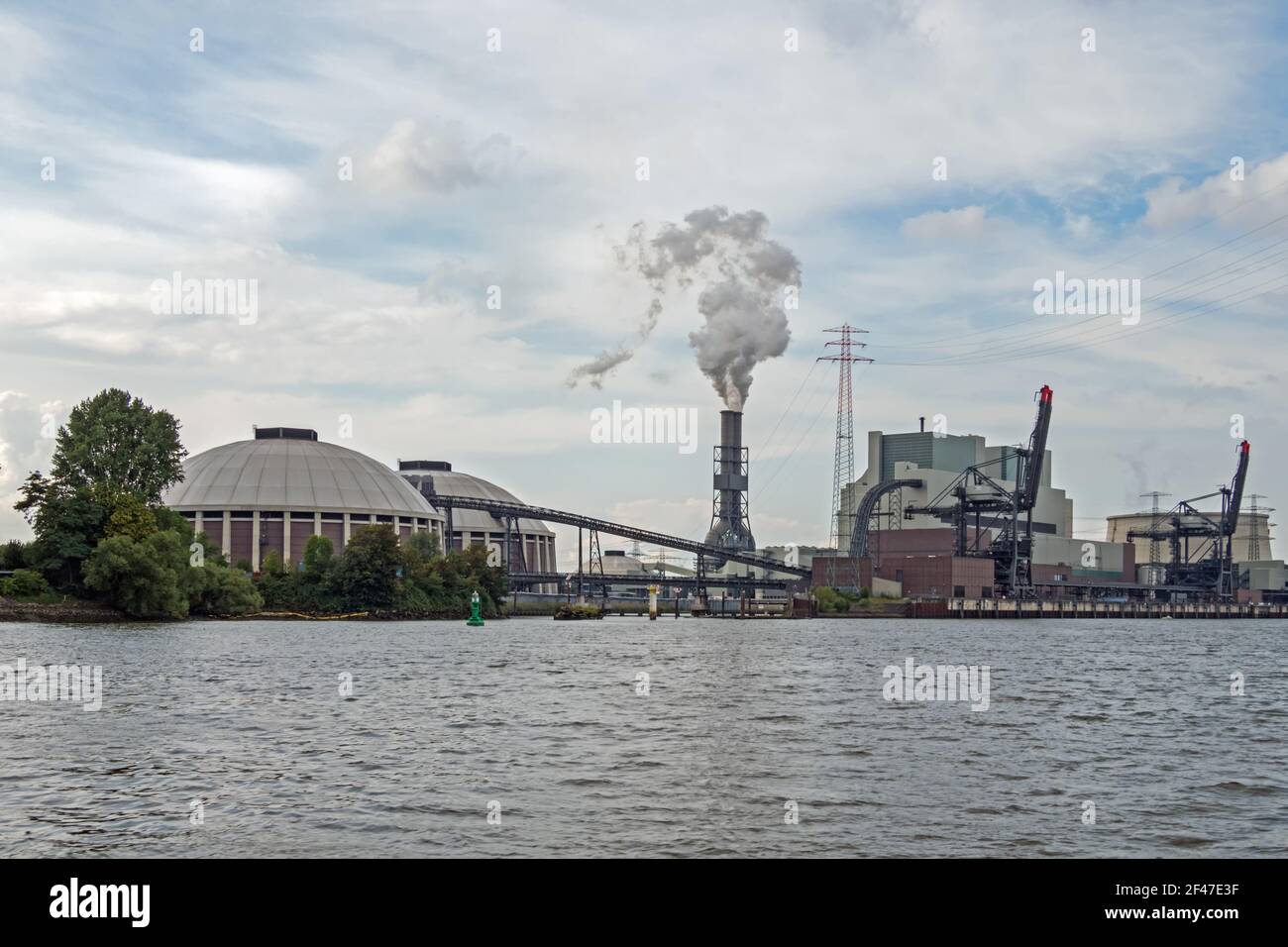 Hambourg, Allemagne - 09/08/2019: Centrale de cogénération de Moorburg gérée par la société européenne de l'énergie Vattenfall Banque D'Images