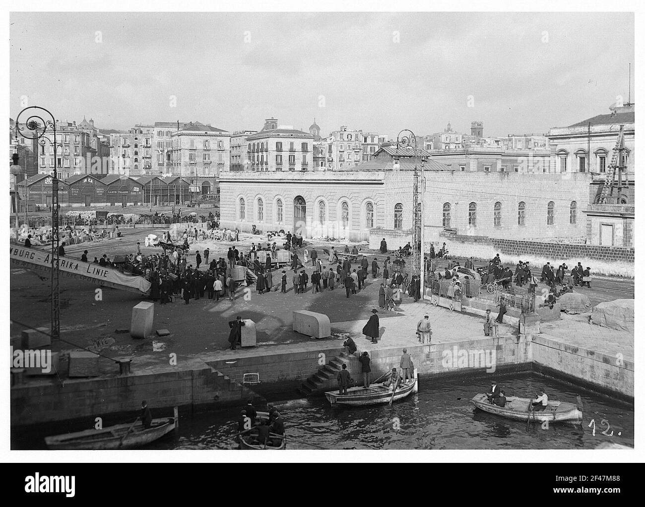 Naples / Italie : les descendants de Hapag dans le port Banque D'Images