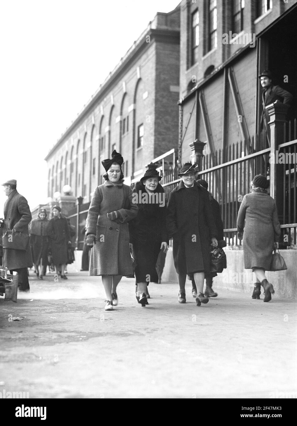 Employés quittant Ayer Mills, Lawrence, Massachusetts, États-Unis, Jack Delano, U.S. Office of War information, janvier 1941 Banque D'Images