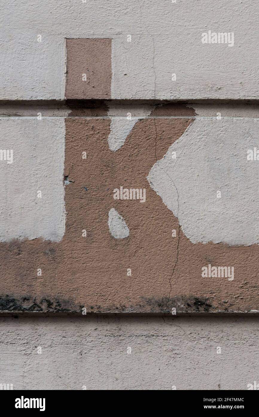 Les restes de couleur d'une lettre k disparue Banque D'Images