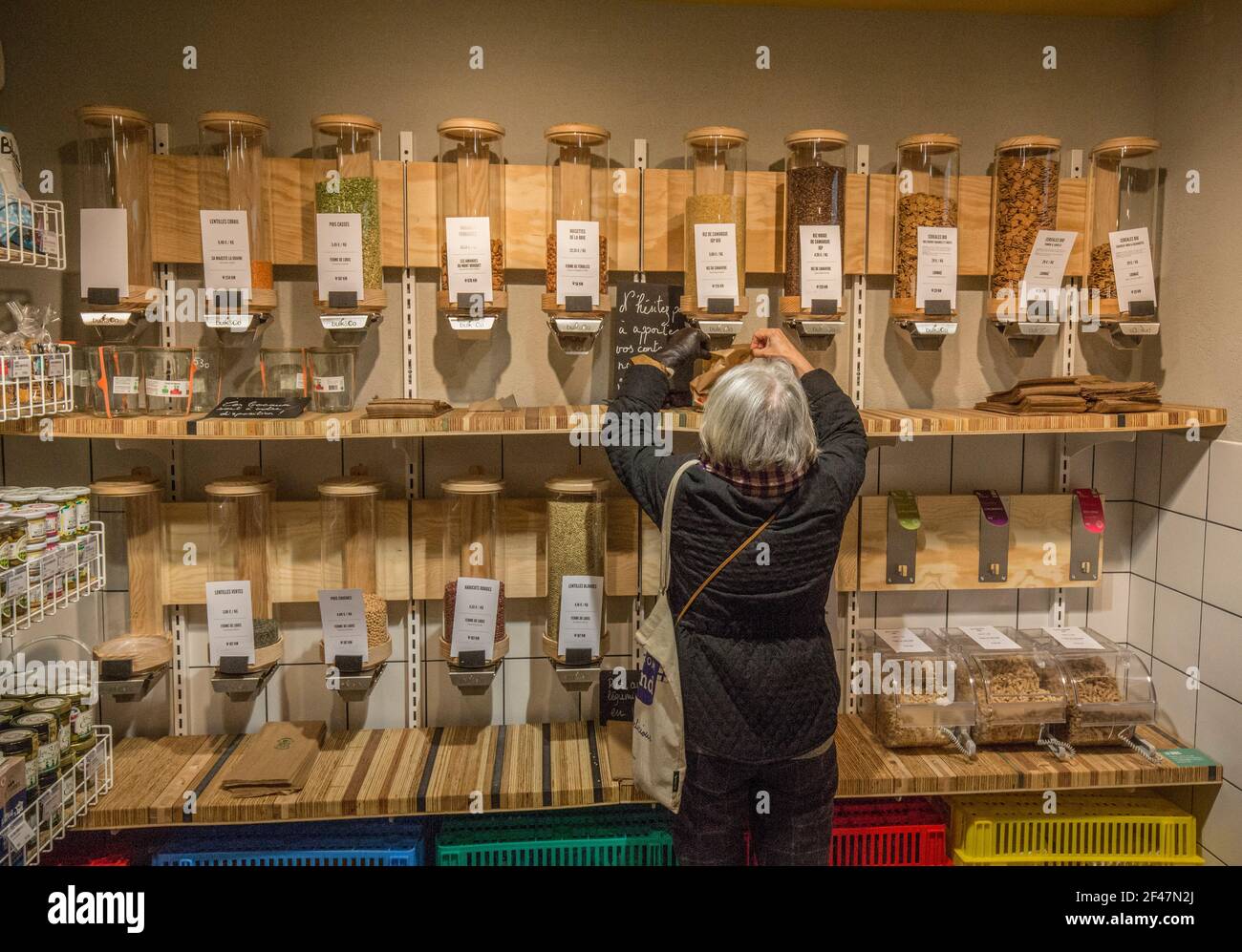 LA PREMIÈRE BOUTIQUE LA RUCHE QUI DIT OUI A SCEAUX Banque D'Images