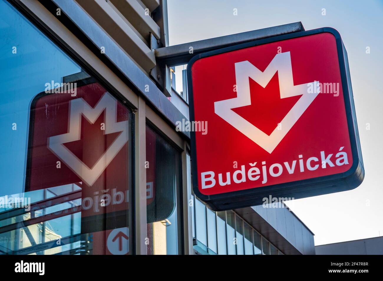 Prague, République Tchèque - 31 décembre 2020 : panneau de la station Budejovicka, métro de Prague, ligne C Banque D'Images
