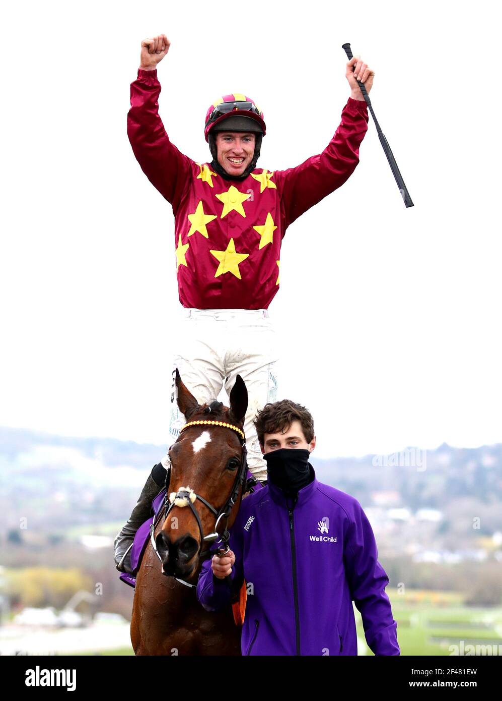 Jack Kennedy célèbre en haut de Minella Indo après avoir remporté la coupe d'or WellChild Cheltenham Chase pendant le quatrième jour du festival Cheltenham à l'hippodrome de Cheltenham. Date de la photo : vendredi 19 mars 2021. Banque D'Images Jack Kennedy célèbre en haut de Minella Indo après avoir remporté la coupe d'or WellChild Cheltenham Chase pendant le quatrième jour du festival Cheltenham à l'hippodrome de Cheltenham. Date de la photo : vendredi 19 mars 2021. Banque D'Images