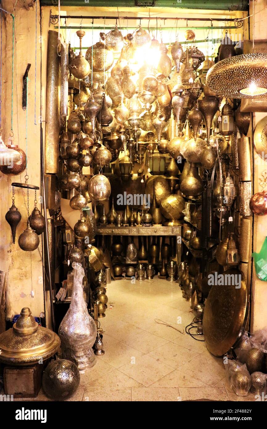 Boutique de lampes dans la Médina de Marrakech, Maroc Banque D'Images