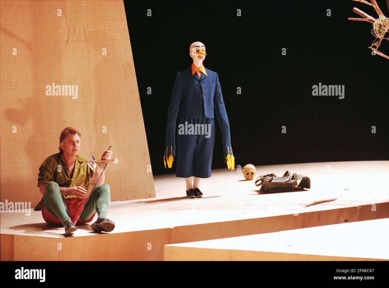 Siegfried Jerusalem (Siegfried) avec Forest Bird à SIEGFRIED par Wagner au Royal Opera, Covent Garden, Londres WC2 27/03/1995 chef d'orchestre: Bernard Haitink design: Nigel Lowery éclairage: Pat Collins mouvement: Matthew Hamilton directeur: Richard Jones Banque D'Images