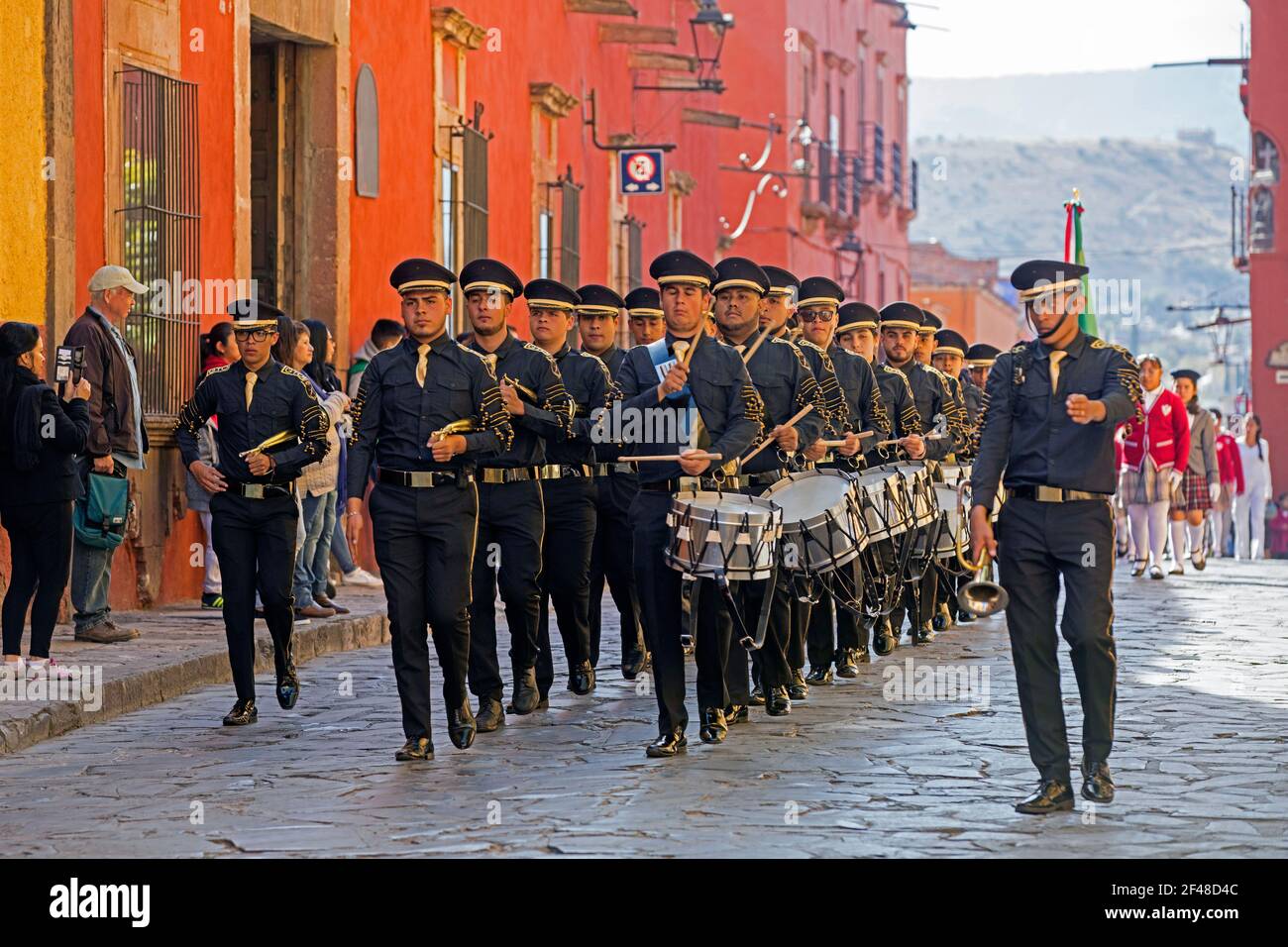 Des défilés de groupe pour la célébration de l'anniversaire du héros mexicain de l'indépendance Ignacio Allende dans la ville de San Miguel de Allende, Guanajuato, Mexique Banque D'Images