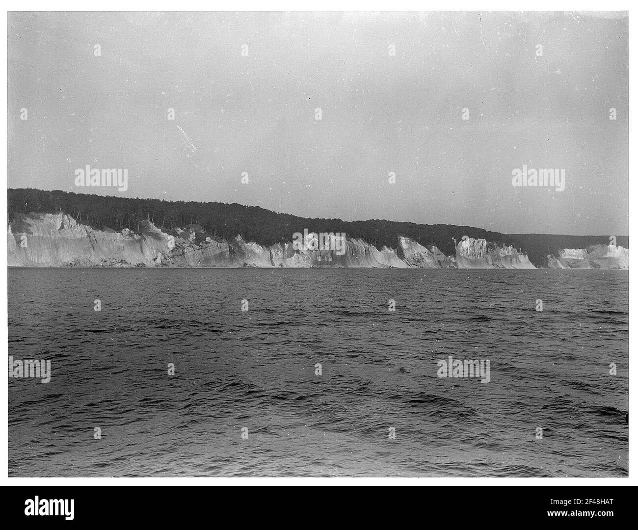 Stubnitz, Rügen / Allemagne: Kreißelsecoast. Vue depuis l'eau sur la côte du champ de craie Banque D'Images