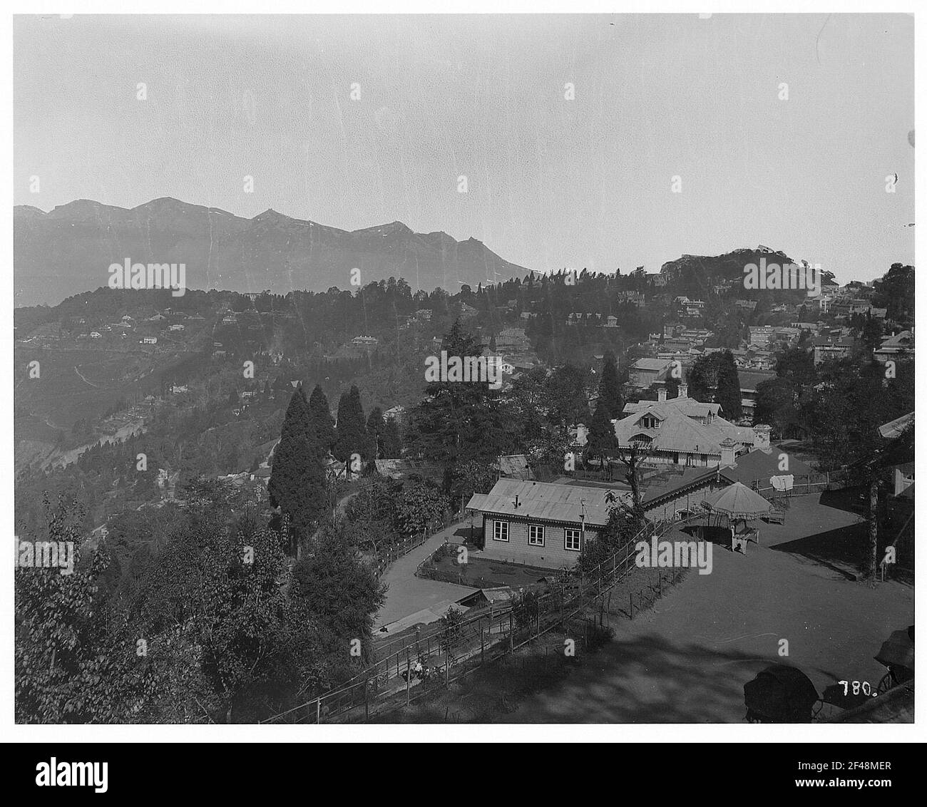 Darjeeling (Inde). Vue sur la ville et le massif de Kanchenjunga Banque D'Images