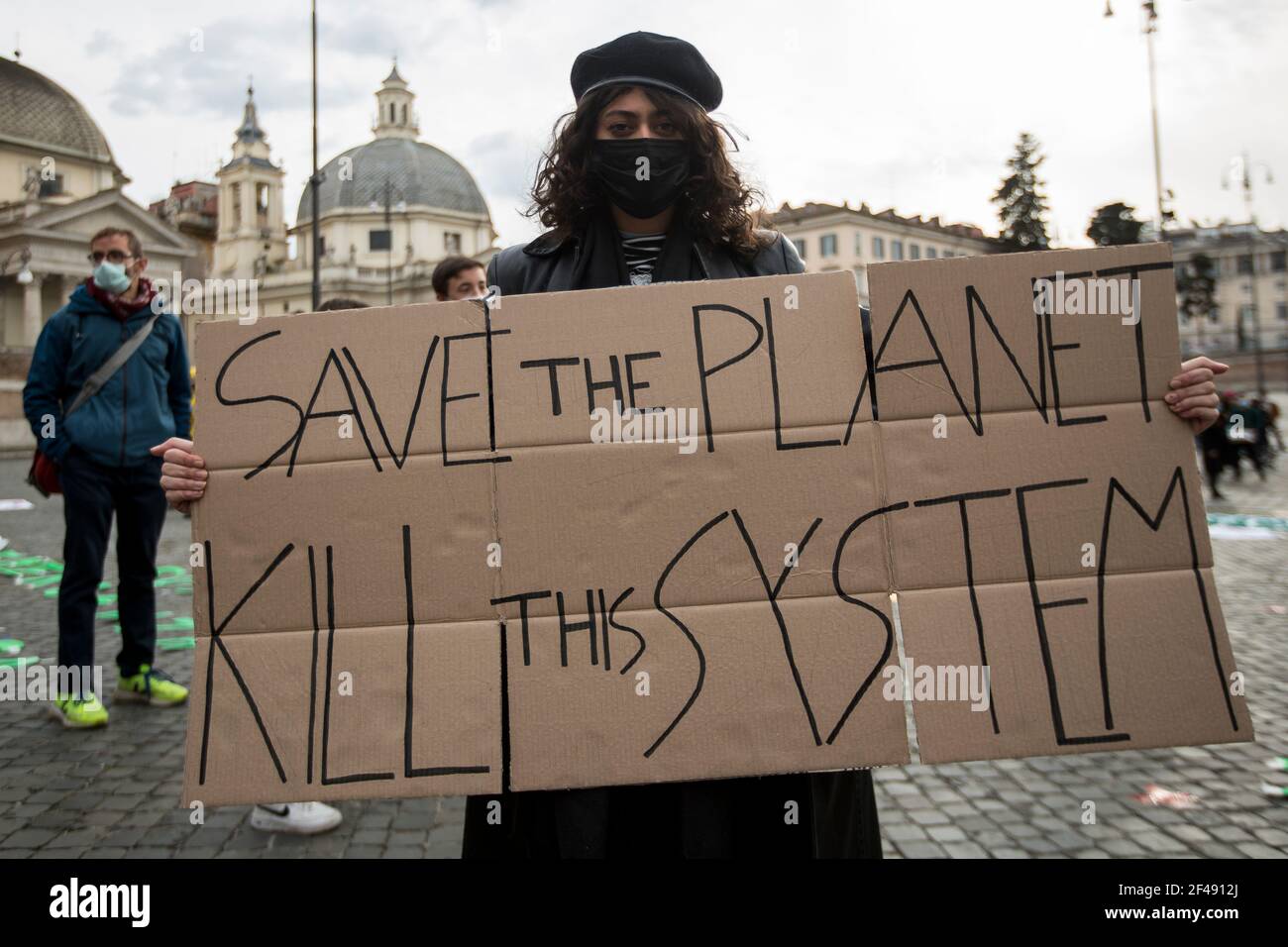 Rome, Italie. 19 mars 2021. Les vendredis pour la future Rome ont organisé une manifestation sur la Piazza del Popolo pour marquer le deuxième anniversaire de la grève mondiale pour la manifestation future. Le rassemblement, contre le réchauffement planétaire et le changement climatique, a été organisé à l'échelle mondiale à la suite des actions du « vendredi pour l'avenir » directement liées à Greta Thunberg. Crédit : LSF photo/Alamy Live News Banque D'Images