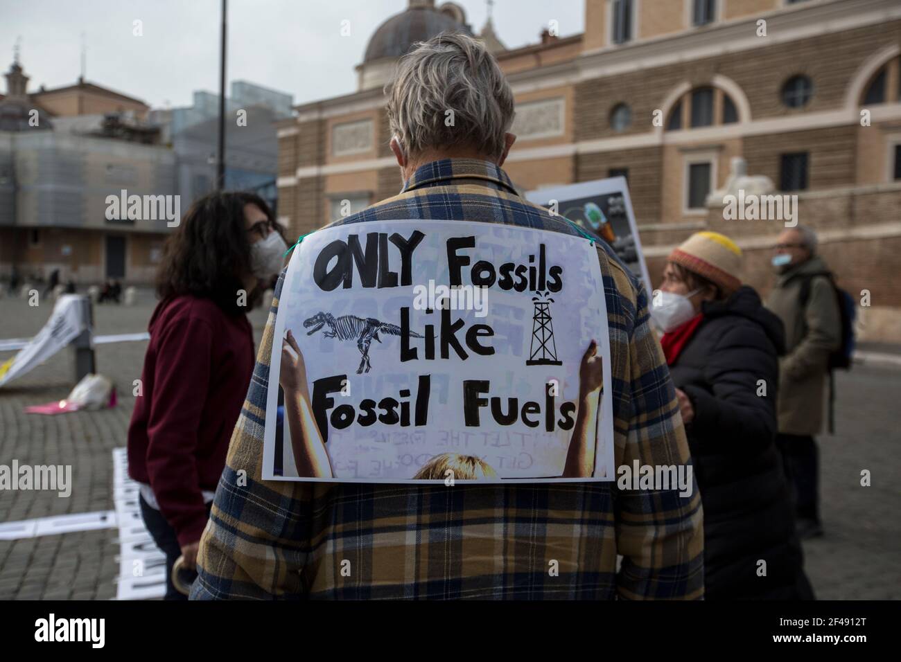 Rome, Italie. 19 mars 2021. Les vendredis pour la future Rome ont organisé une manifestation sur la Piazza del Popolo pour marquer le deuxième anniversaire de la grève mondiale pour la manifestation future. Le rassemblement, contre le réchauffement planétaire et le changement climatique, a été organisé à l'échelle mondiale à la suite des actions du « vendredi pour l'avenir » directement liées à Greta Thunberg. Crédit : LSF photo/Alamy Live News Banque D'Images