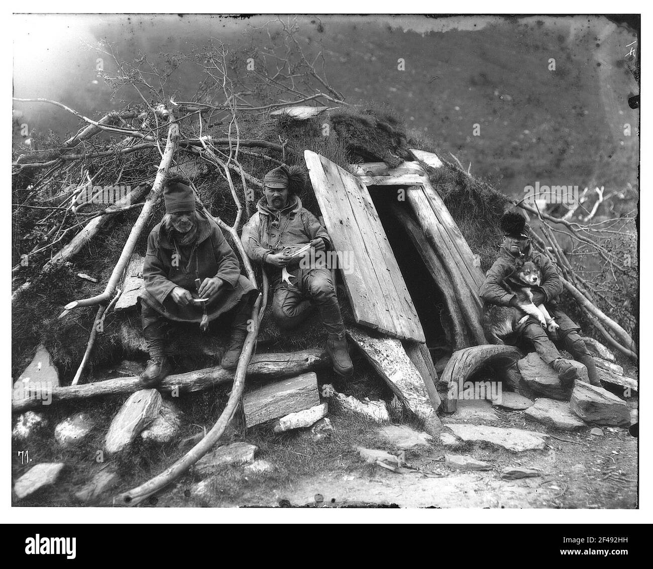 Semences à l'entrée d'une hutte de bloc de terre à Tromsø (Norvège) Banque D'Images
