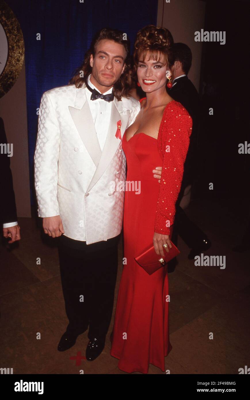 Jean-Claude Van Damme et le modèle Darcy LaPier assistent au 50e Golden Globe Awards le 23 janvier 1993 à l'hôtel Beverly Hilton de Beverly Hills, Californie crédit: Ralph Dominguez/MediaPunch Banque D'Images