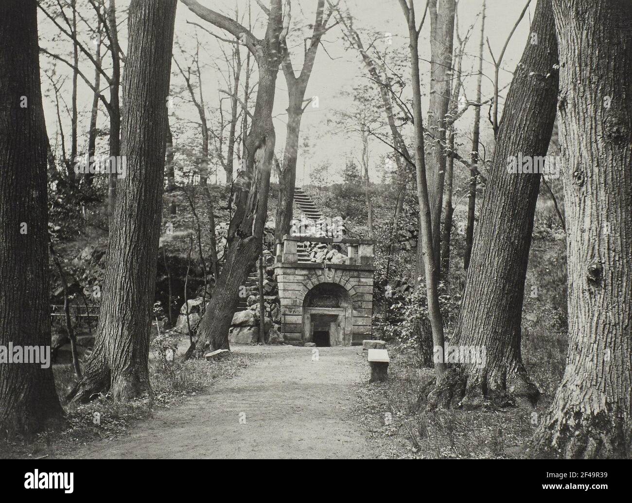 Fontaine dans le parc. Banque D'Images