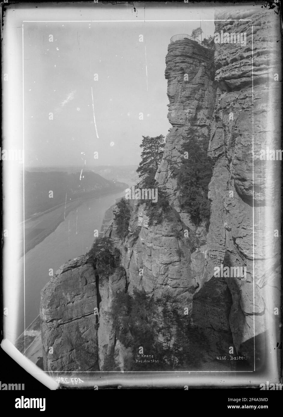 Suisse saxonne. Basteie rochers au-dessus de l'Elbtal. Vue de la petite clamp en pierre vers l'ouest (point de vue sans personnes) Banque D'Images