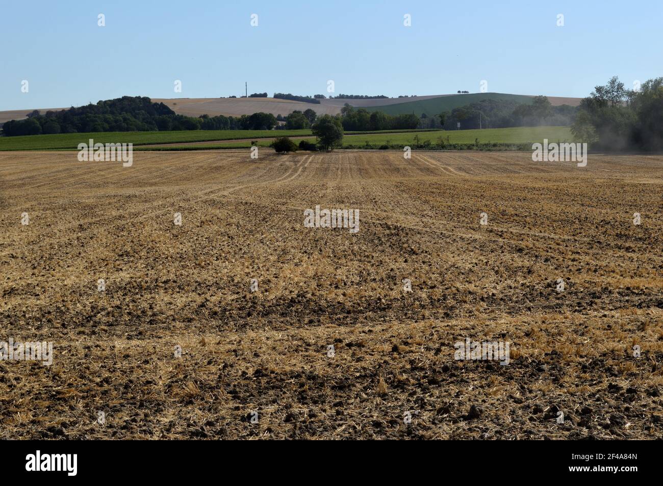 Champs ouverts, tracteurs agricoles et agriculture dans le nord de la france, piney Banque D'Images