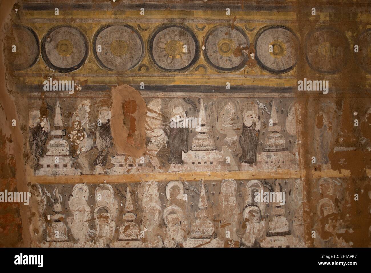 BAGAN, NYAUNG-U, MYANMAR - 2 JANVIER 2020 : peintures et dessins de murs historiques à l'intérieur d'un temple pagode à Pagan Banque D'Images