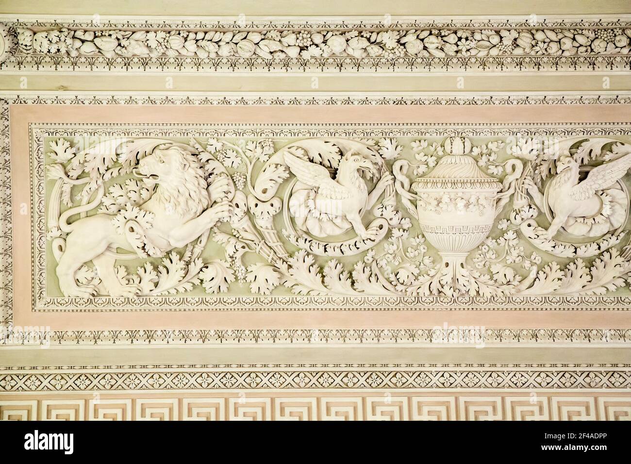 Florence, Italie. Partie du plafond dans la salle blanche du palais Pitti. (À usage éditorial uniquement) Banque D'Images