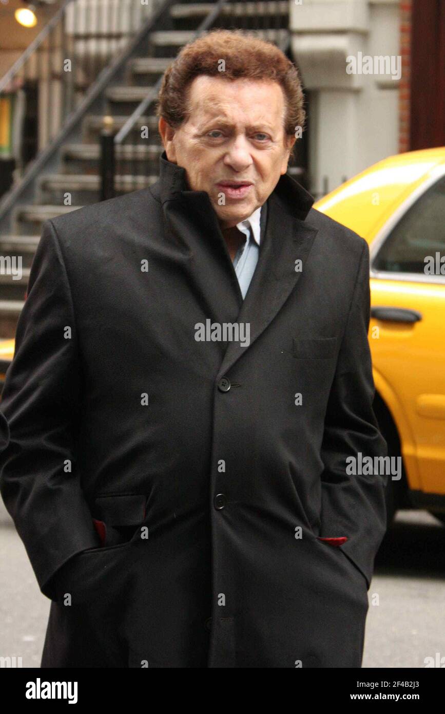 Jackie Mason se promo dans le centre-ville de New York le 10 mars 2009. Crédit photo : Henry McGee/MediaPunch Banque D'Images