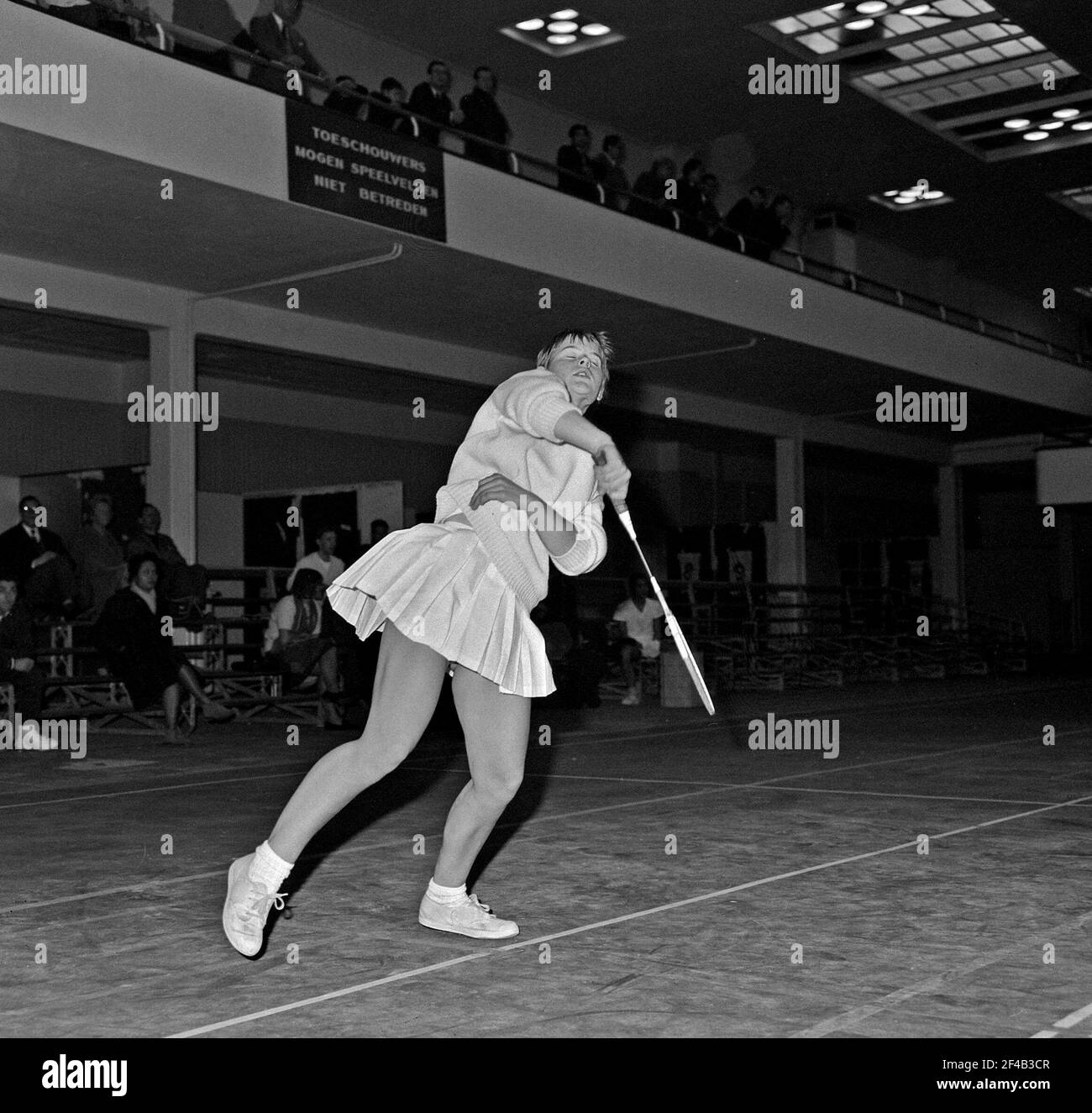 Badminton à Utrecht. Agnes Geene en action deuxième Date 15 décembre 1963 Lieu Utrecht Banque D'Images