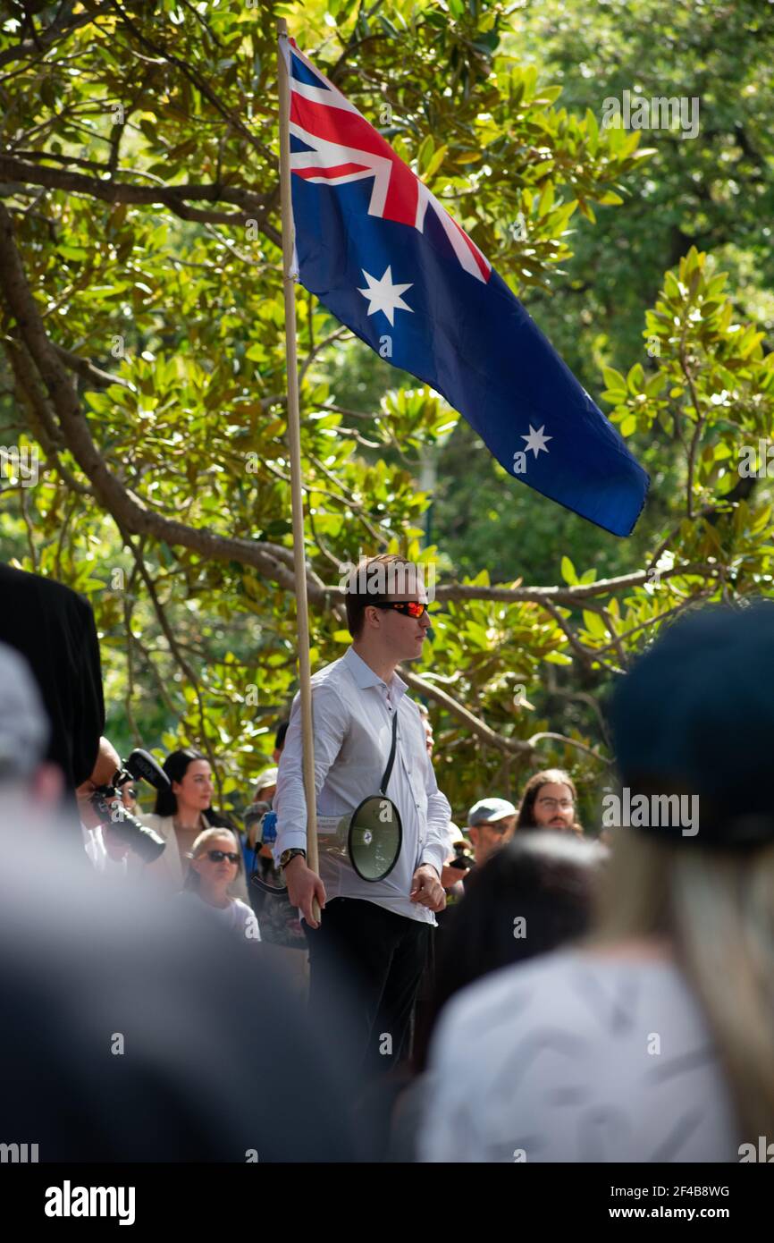 Melbourne, Australie. 20 mars 2021. Les manifestants se rassemblent dans les jardins de Flagstaff dans le cadre d'une manifestation mondiale pour la liberté contre la vaccination COVID-19. 20 mars, Melbourne, Australie. Credit: Jay Kogler/Alay Live News Banque D'Images