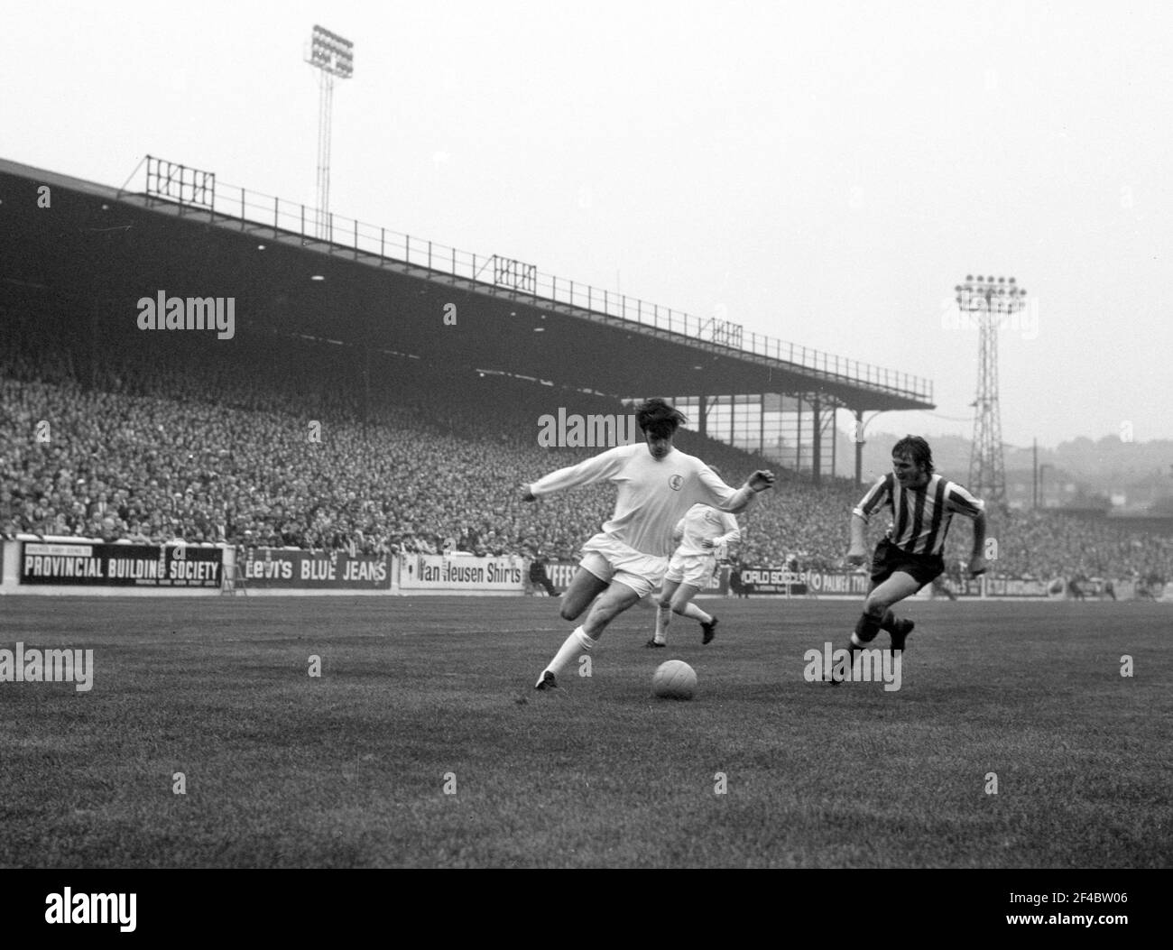 Photo du dossier datée du 05-10-1970 de Peter Lorimer, de Leeds United. Date de publication : samedi 20 mars 2021. Banque D'Images