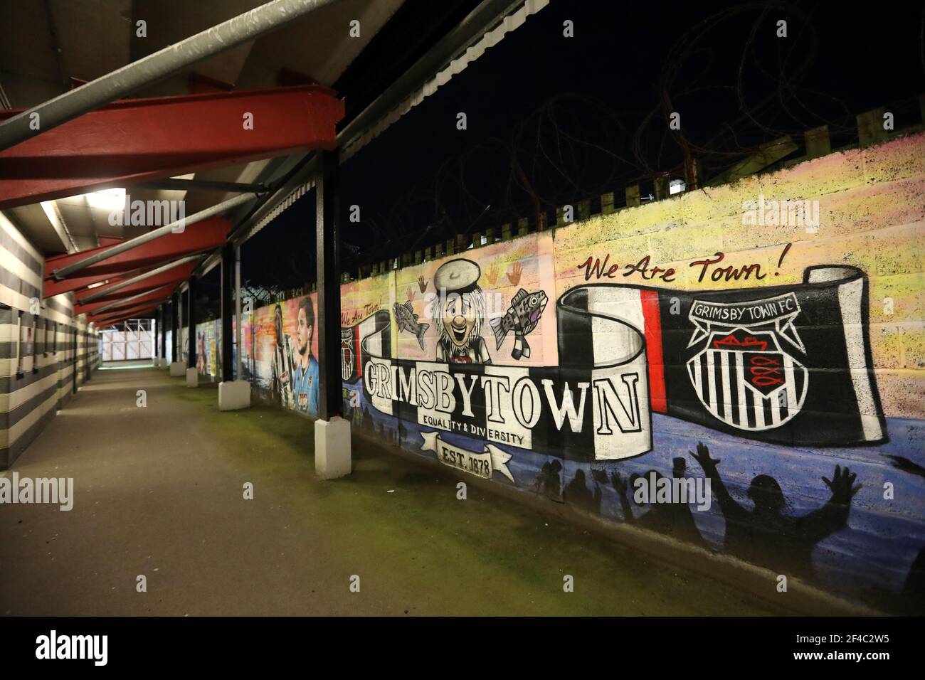 Vue générale du parc Blundell pendant le match de la ligue FEL de Sky Bet deux entre Grimsby Town et Crawley Town au parc Blundell à Cleethorpes. Banque D'Images
