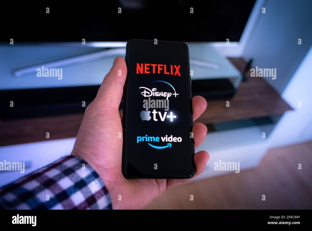 Services De Streaming Avec Netflix Disney Apple Amazon Prime Photo Stock Alamy Services De Streaming Avec Netflix Disney Apple Amazon Prime Photo Stock Alamy