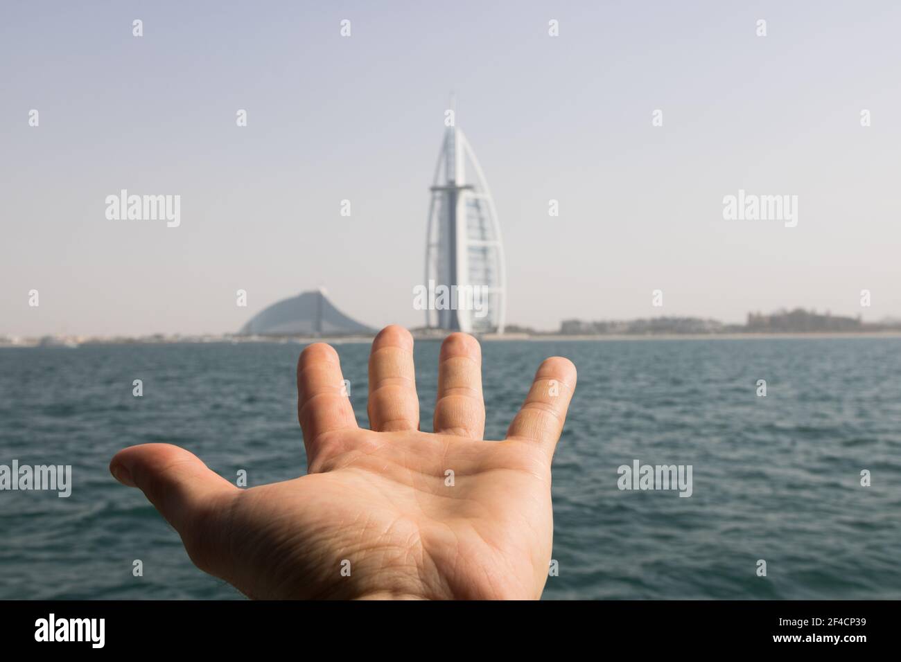 Vue panoramique sur la ville de Dubaï depuis la mer Banque D'Images