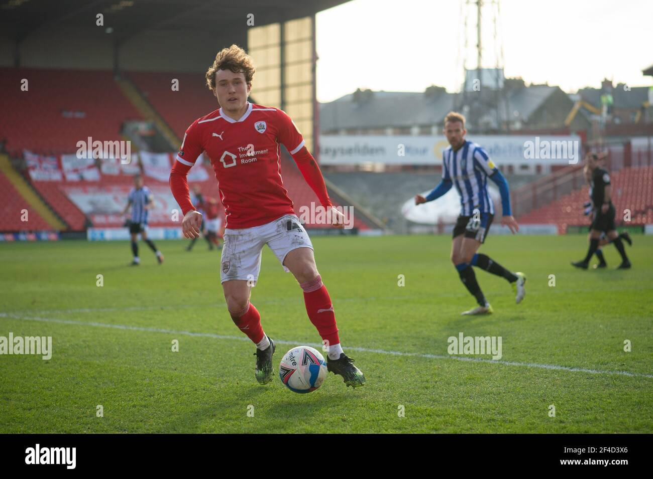 BARNSLEY, ANGLETERRE. 20 MARS : Callum Styles de Barnsley sur le ballon pendant le match de championnat SkyBet entre Barnsley et Sheffield mercredi à Oakwell, Barnsley le samedi 20 mars 2021. (Credit: Pat Scaasi | MI News) Credit: MI News & Sport /Alay Live News Banque D'Images