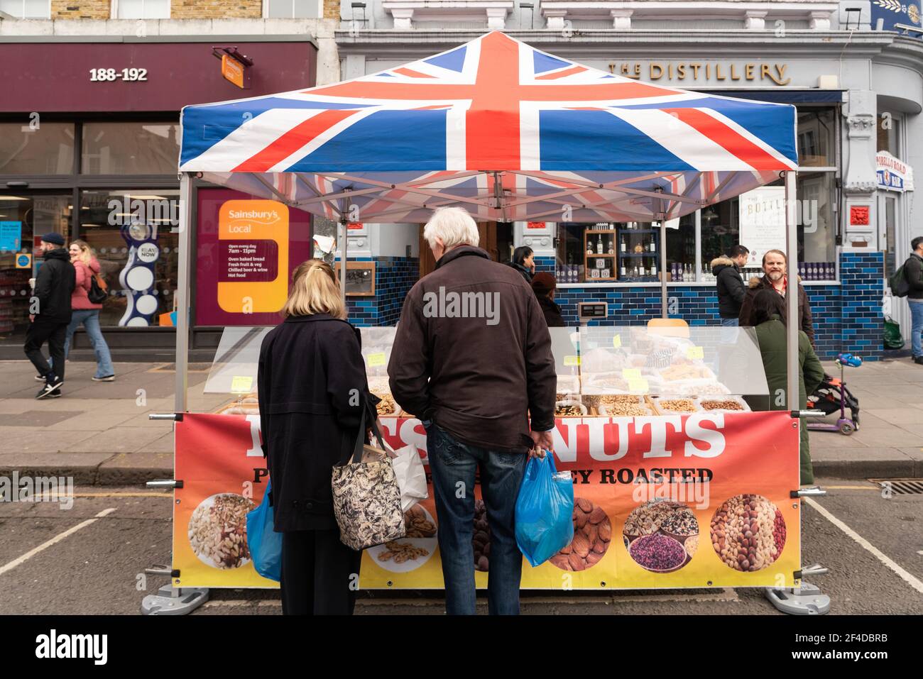 Portobello Market sur Portobello Road est une rue dans la Notting Hill district du Royal Borough de Kensington et Chelsea dans l'ouest de Londres Banque D'Images