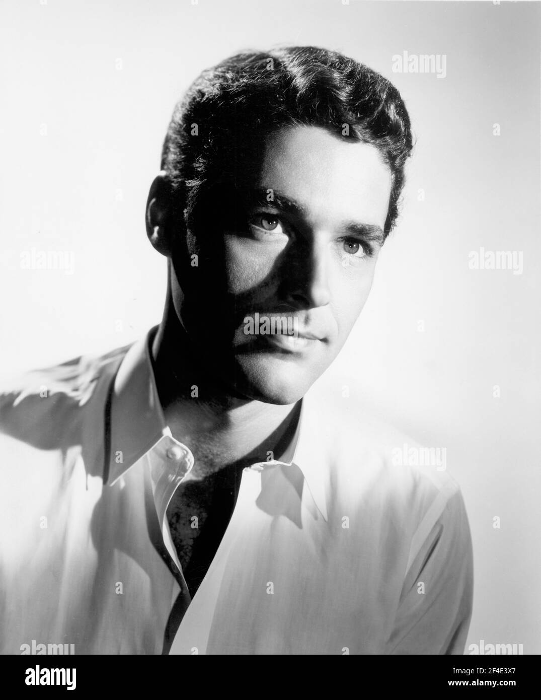 Kerwin Mathews, Head and Shoulders Publicity Portrait for the film, 'Tarawa beachhead', Columbia Pictures, 1958 Banque D'Images