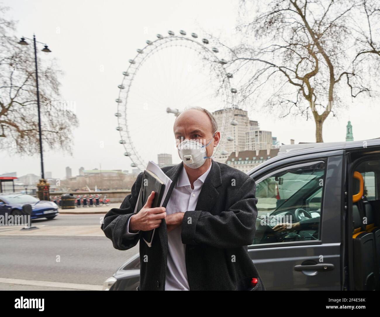 Londres, Royaume-Uni. 17 mars 2021. Dominic Cummings arrive à Portcullis House, Westminster, pour comparaître devant le Comité des sciences et de la technologie de la Chambre des communes, crédit : Thomas Bowles Alay News. Banque D'Images