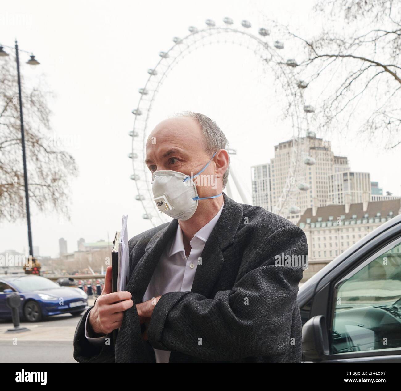 Londres, Royaume-Uni. 17 mars 2021. Dominic Cummings arrive à Portcullis House, Westminster, pour comparaître devant le Comité des sciences et de la technologie de la Chambre des communes, crédit : Thomas Bowles Alay News. Banque D'Images