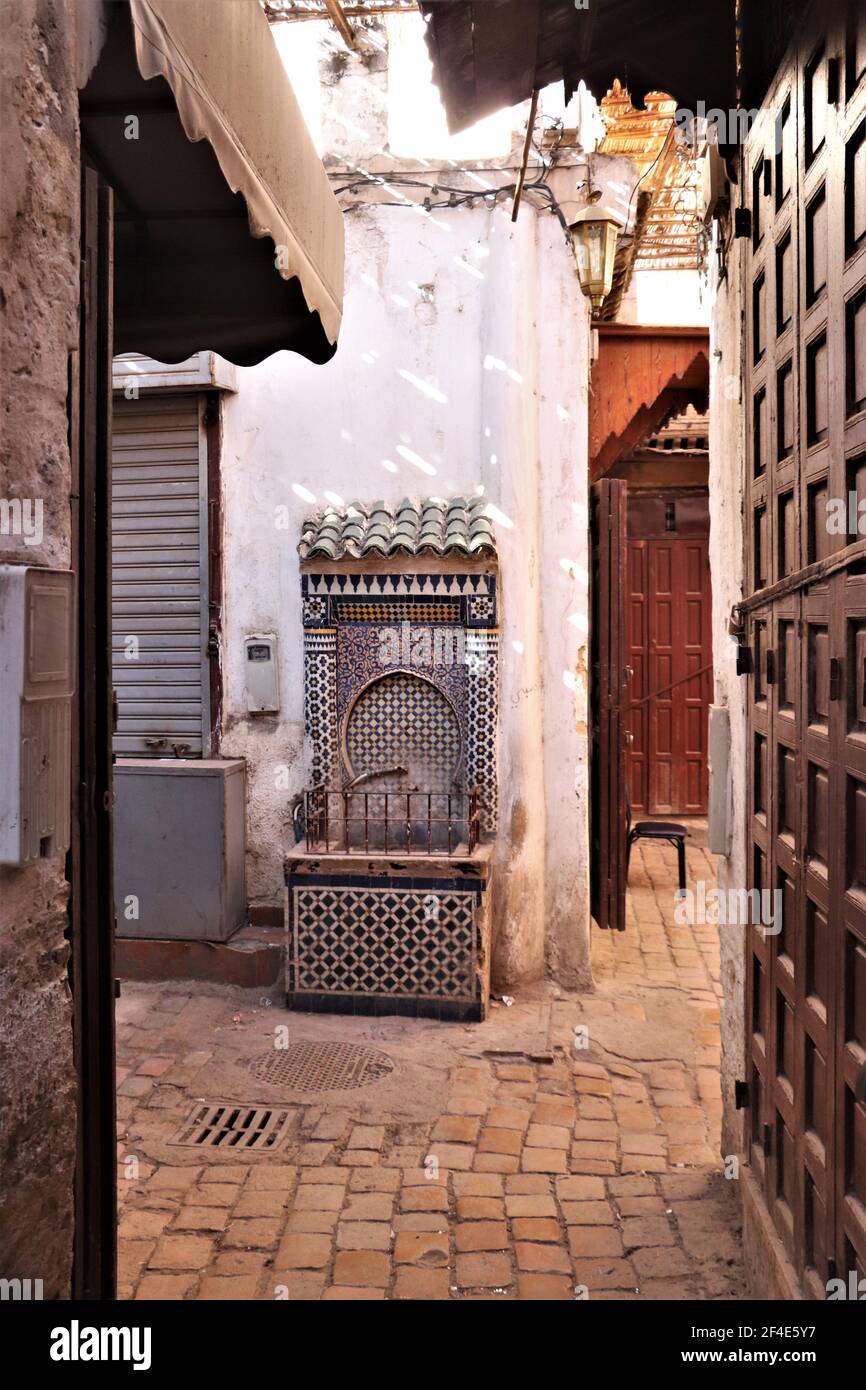 Fontaine de la mosaïque dans la Médina, Maroc Banque D'Images