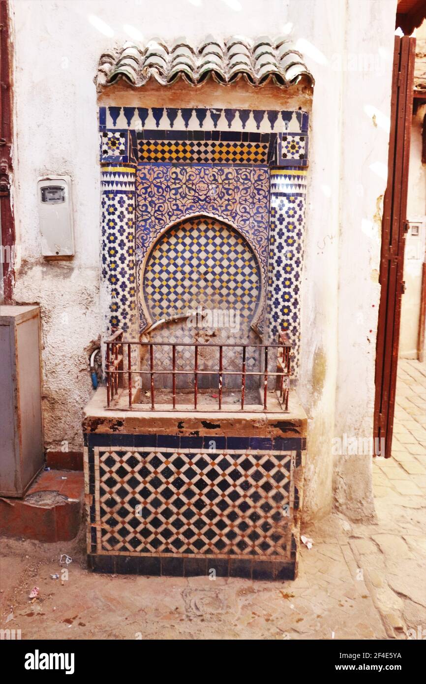 Fontaine de la mosaïque dans la Médina, Maroc Banque D'Images
