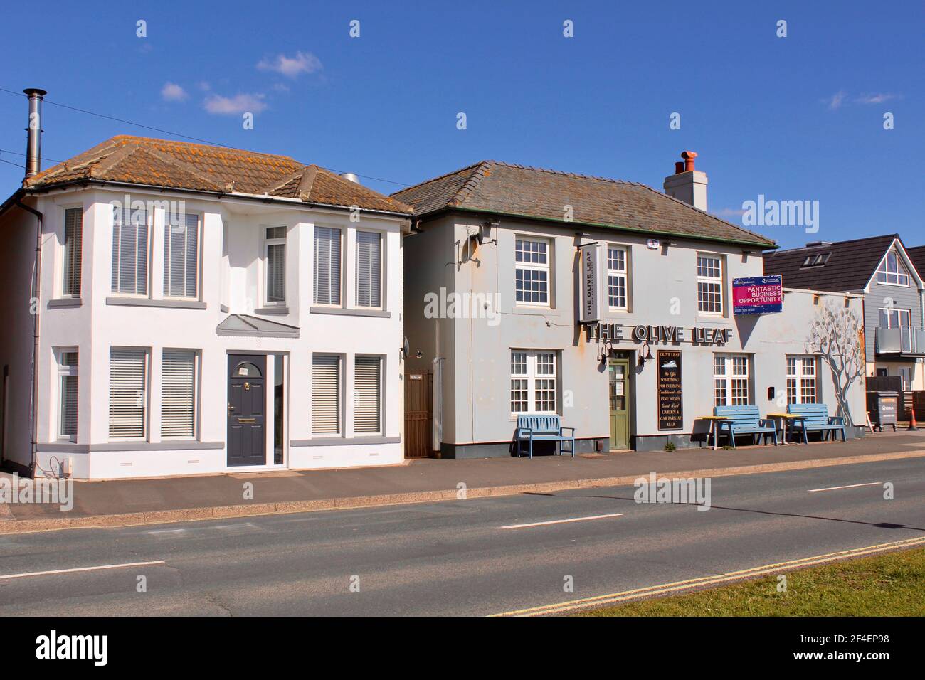 Le pub Olive Leaf sur Hayling Island à vendre comme opportunité d'affaires. Aucun client puisque LockDown UK a un effet sur les entreprises locales partout dans le monde. Banque D'Images