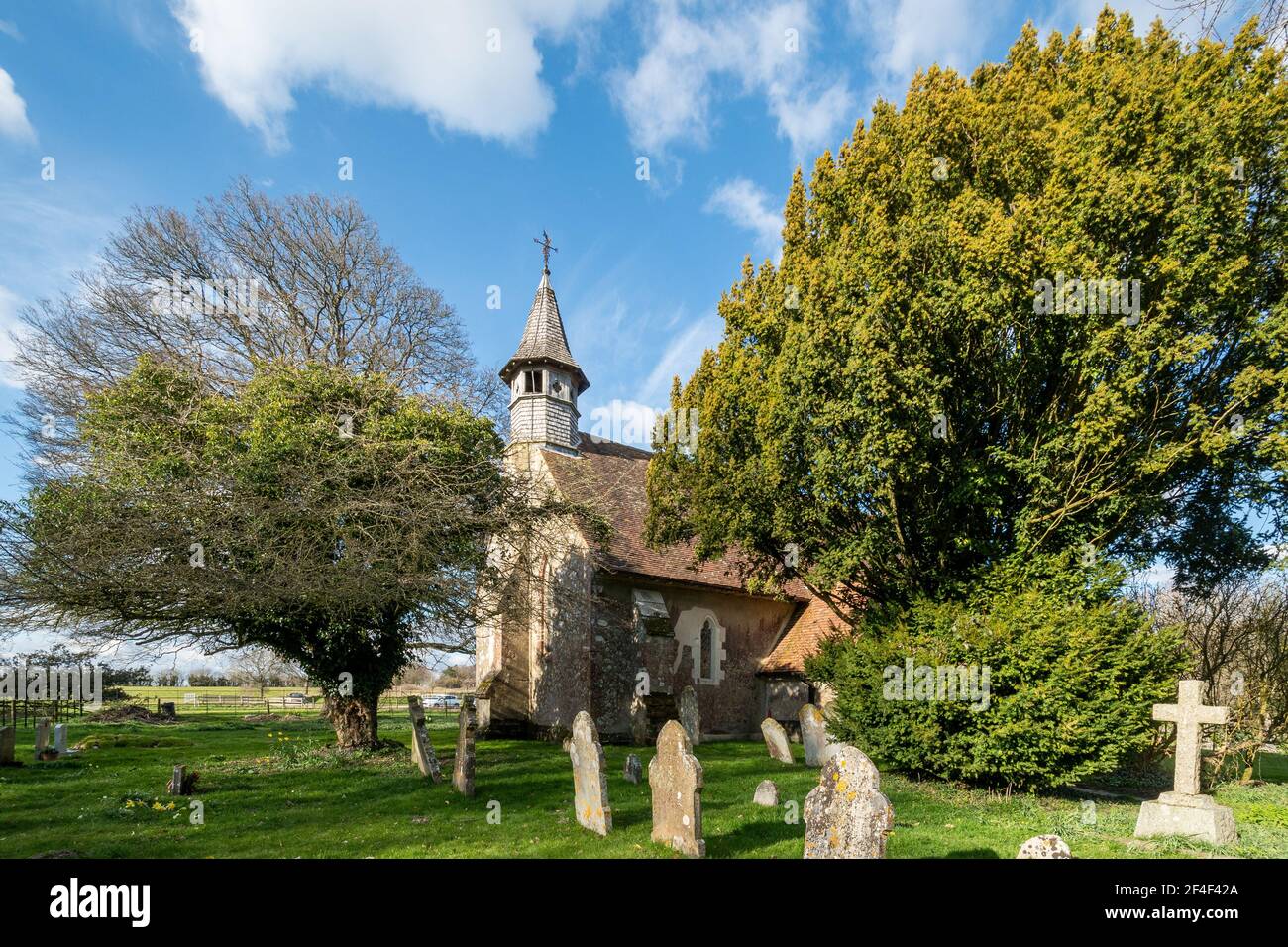 Église Saint-Léonard dans le village abandonné du Hampshire de Hartley Mauditt, Angleterre, Royaume-Uni Banque D'Images