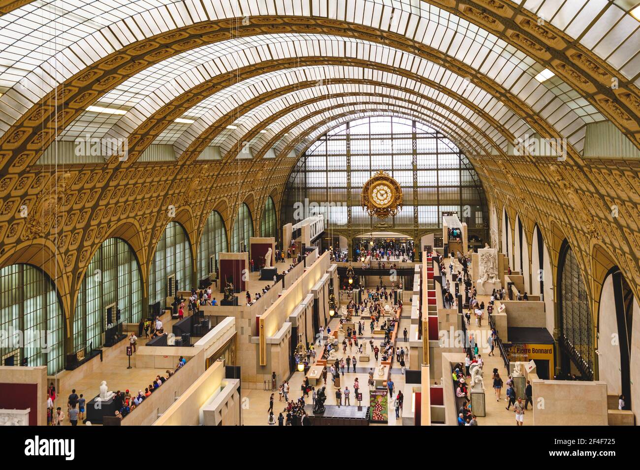 16 juin 2015 : horloge du Musée dOrsay, Victor Laloux, salle principale du Musée dOrsay à paris, france, sur la rive gauche de la Seine. Il est logé dans la forme Banque D'Images