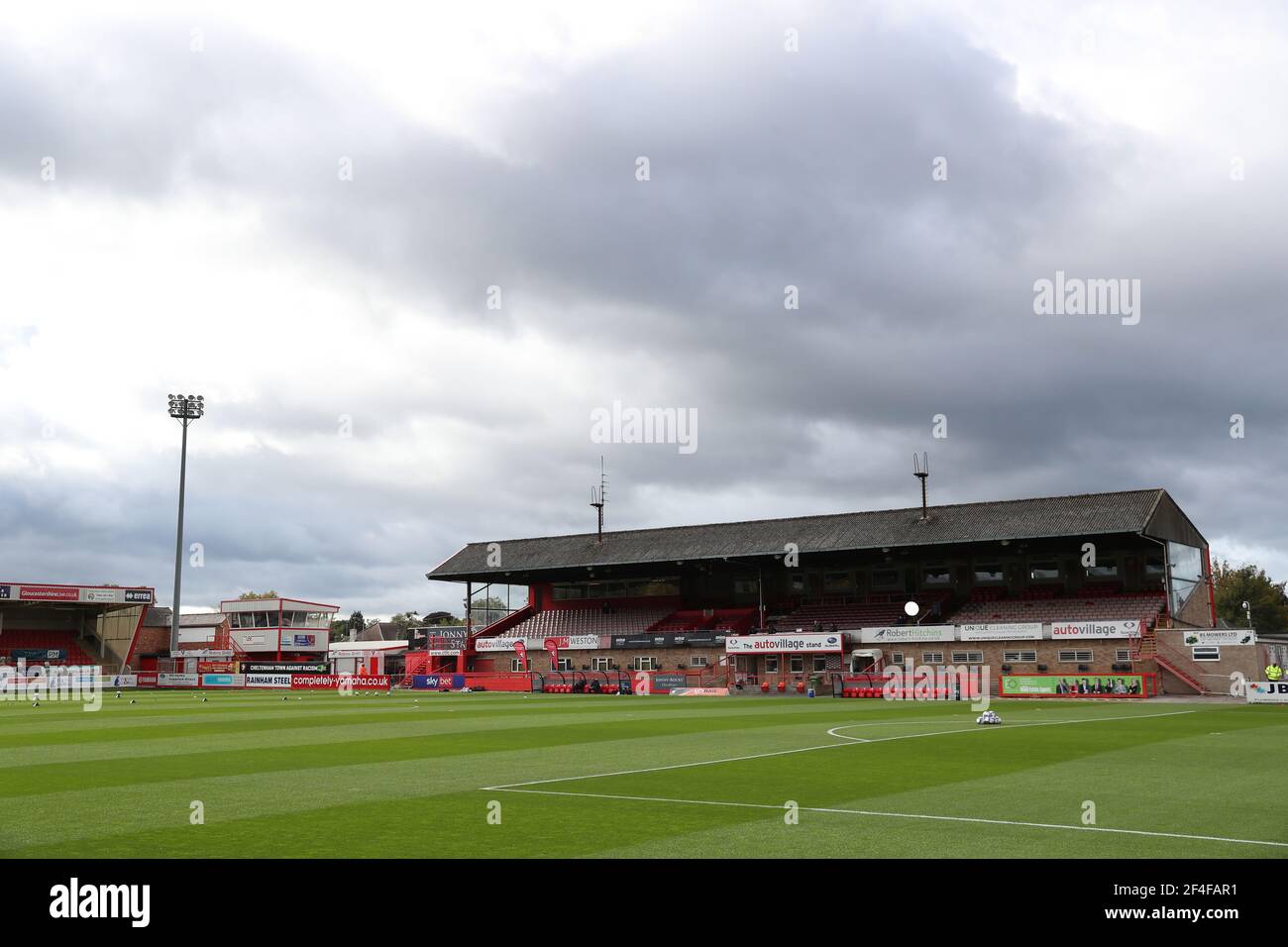 Vue générale de Whaddon Road, connu sous le nom de stade Jonny-Rocks pendant le match Sky Bet League Two entre Cheltenham Town et Crawley Town à Cheltenham. 10 octobre 2020 Banque D'Images