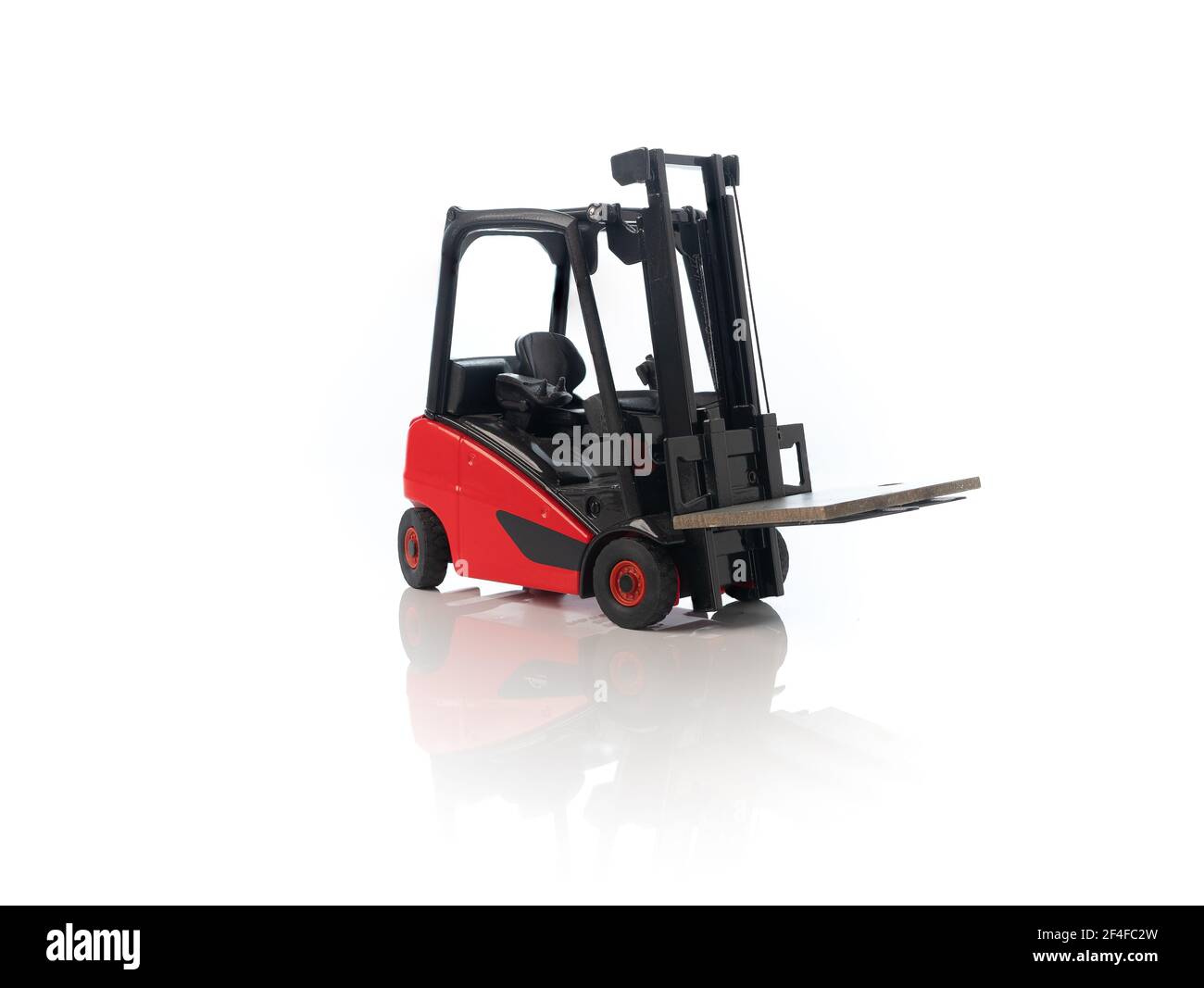 chariot élévateur, gros plan avec détails, fond blanc, image miroir, équipement d'entrepôt, marchandises lourdes Banque D'Images
