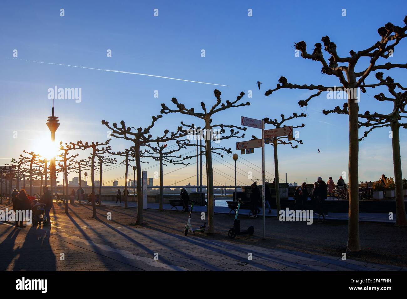 Rheinuferpromenade à Düdsledorf Banque D'Images
