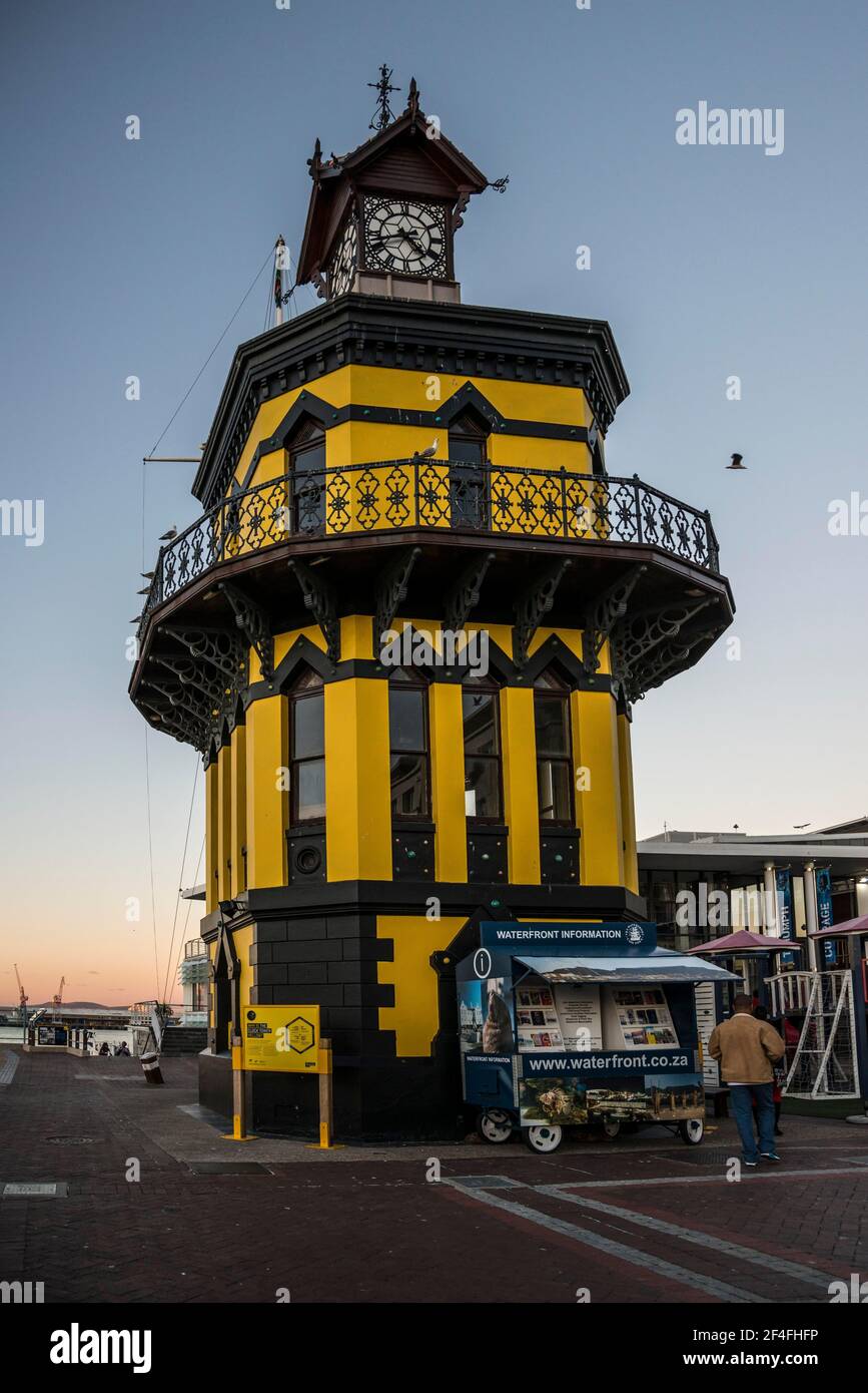 Clock Tower, Yellow Clock Tower (Victoria) et Alfred Waterfront, Cape Town, Western Cape, République d'Afrique du Sud Banque D'Images