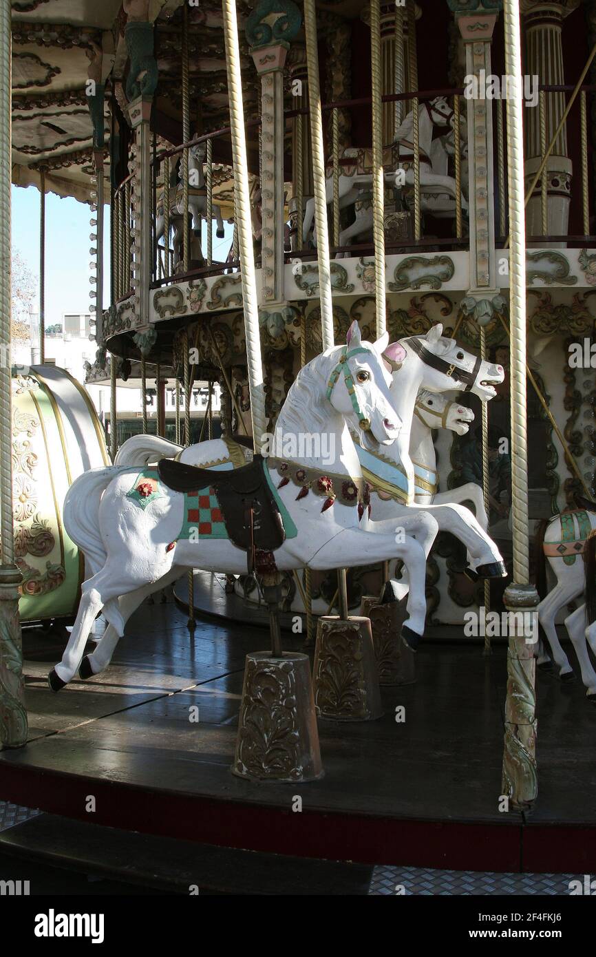 Carrousel d'époque dans une salle de jeux d'arcade dans la ville balnéaire De Lloret de Mar sur la Costa Brava près de Calella En Catalogne Espagne UE 2019 Banque D'Images